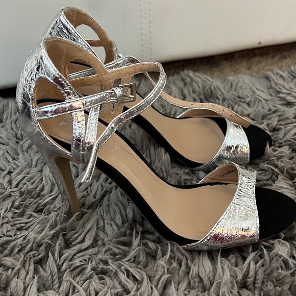 New!!! Heels 3 1/2 inches - Picture 2 of 4